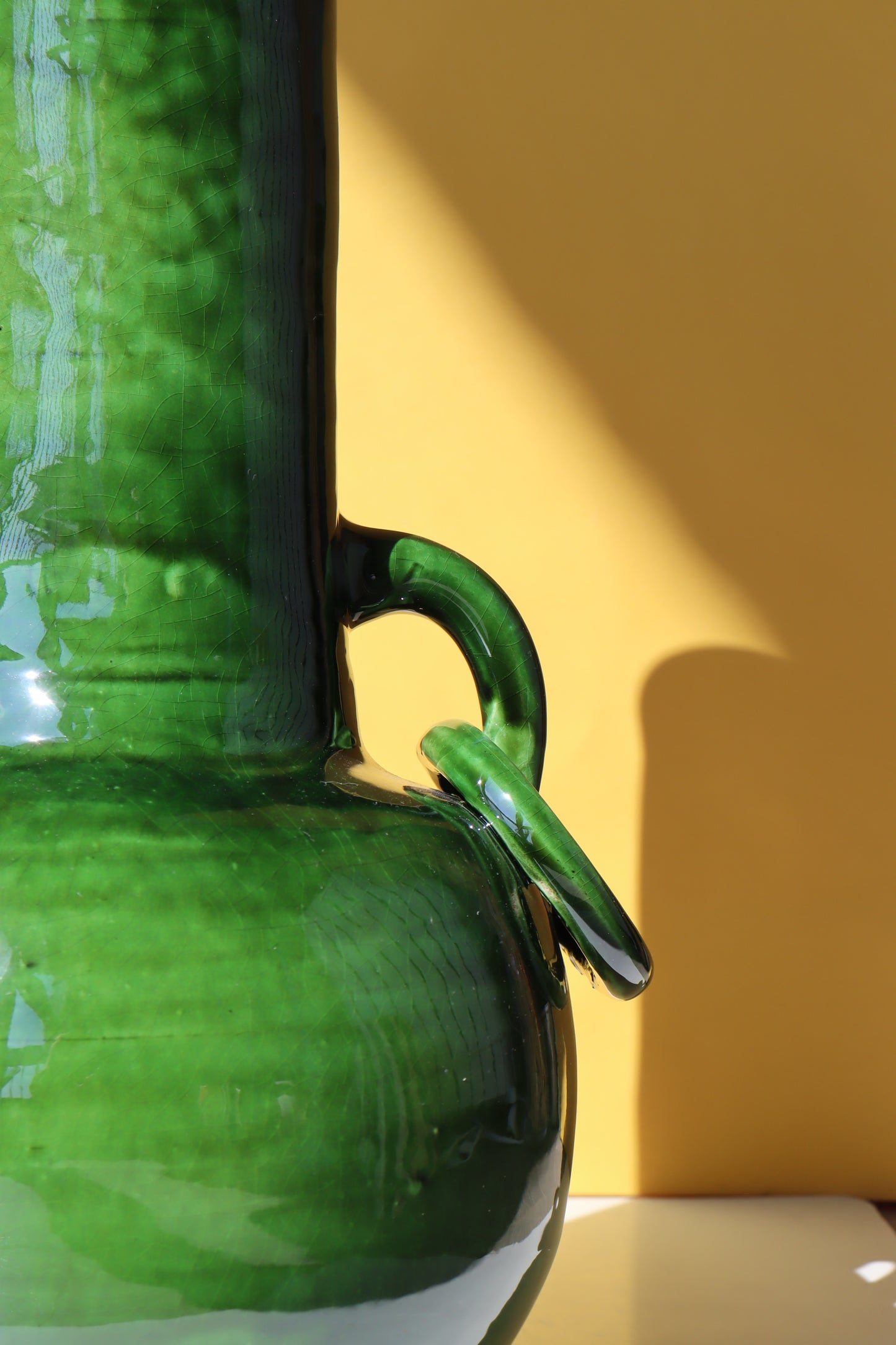 Vase Artisanal à Anses Boucles